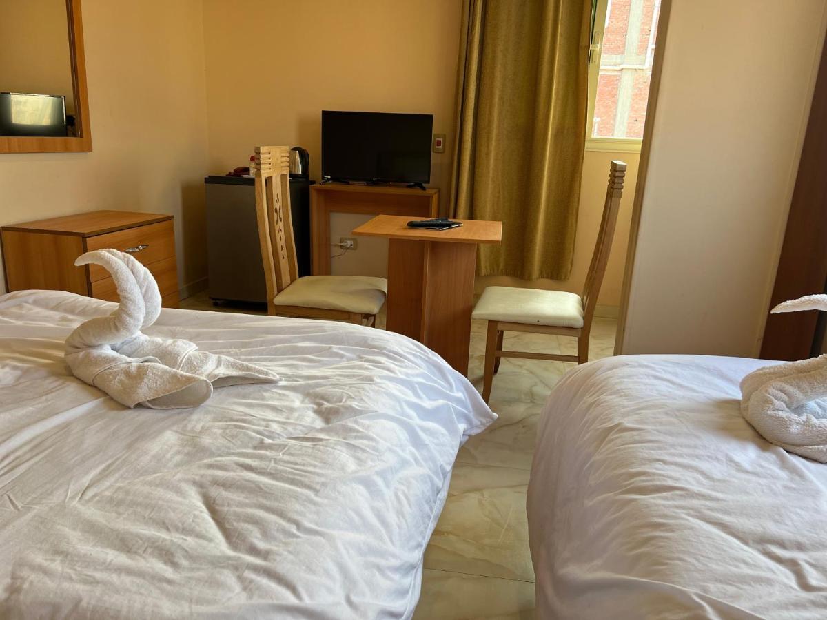 Grand Pyramids View Hotel Kair Zewnętrze zdjęcie